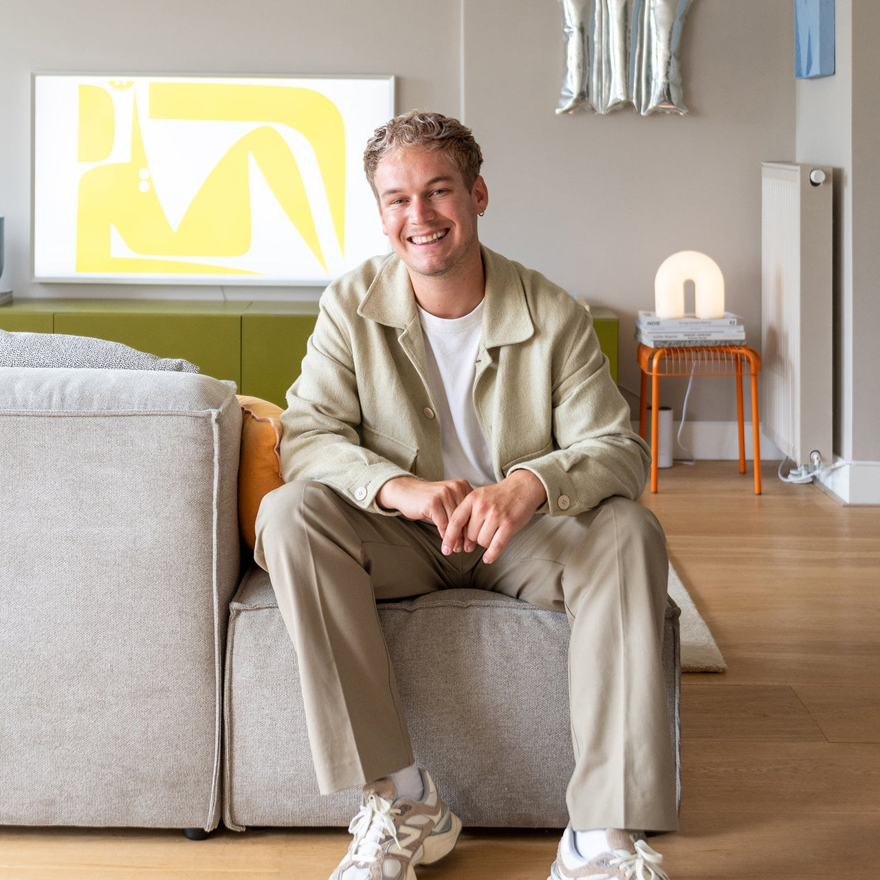 Binnenkijken in het kleurrijke Scandi appartement van Tjade