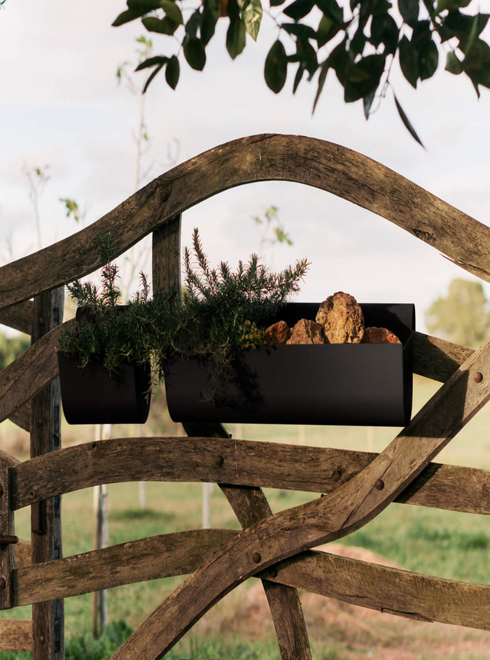 Ferm Living Uma Balkon Plantenbak S - Zwart