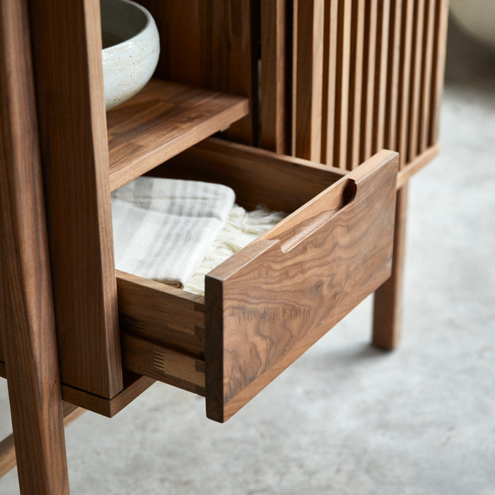 Tikamoon - Dressoir van massief notenhout en premium terrazzo 80 cm