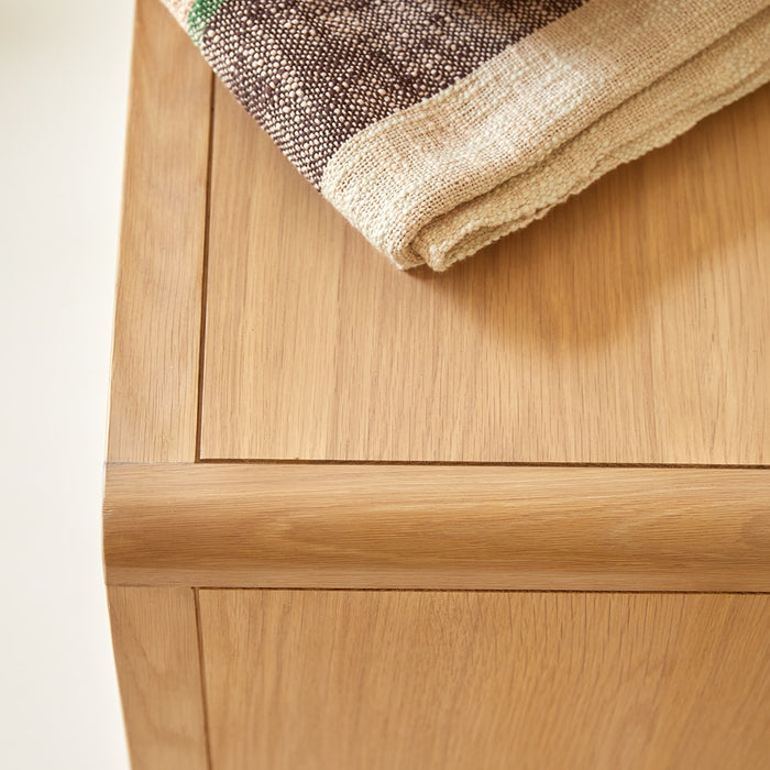 Tikamoon - Kindercommode van massief iepenhout en rotan vlechtwerk