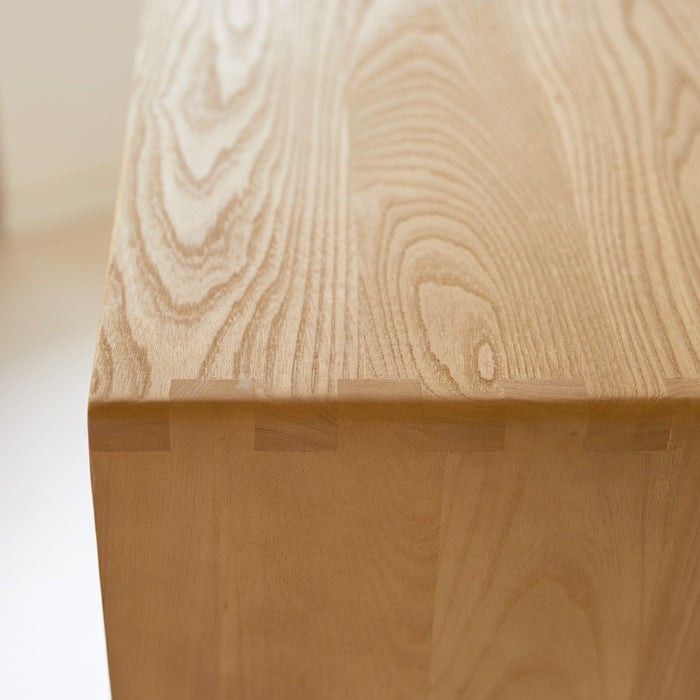 Tikamoon - Hoge kinderboekenkast van iepenhout en rotan vlechtwerk