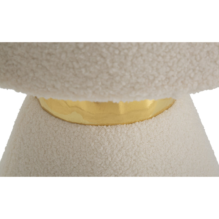 Iceland - Witte en gouden gestoffeerde stoffen tafel