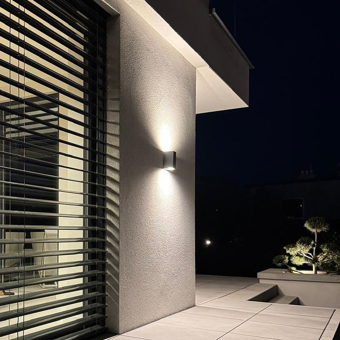 QAZQA Wandlamp zwart 2-lichts IP44 met schemersensor - Baleno II