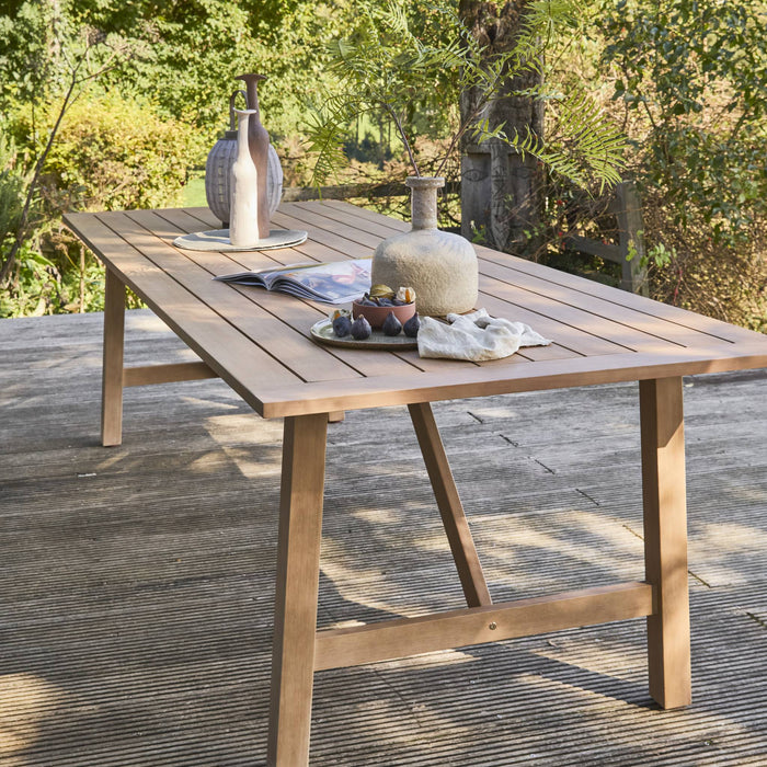sweeek - Eucalyptus houten tuintafel voor 8 personen