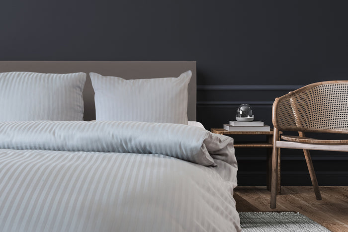 Eleganzzz Dekbedovertrek Hotel Kwaliteit Satijn Streep licht grijs