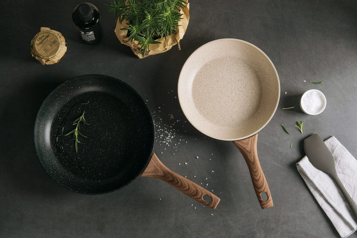 Sambonet Pannenset Rock 'n' Rose Creme - Braadpan, Hapjespan, Koekenpannen ø 24 & 28 cm & Steelpan - 5 Delig