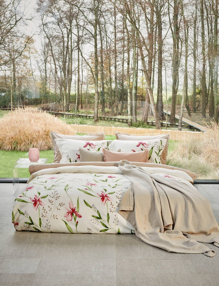 Serene Flower Dekbedovertrek Off | 240 x 200|220 cm | Ivoor