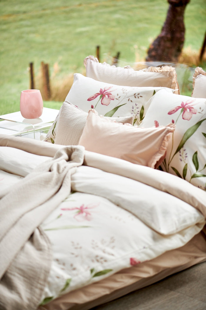 Serene Flower Dekbedovertrek Off | 140 x 200|220 cm | Ivoor