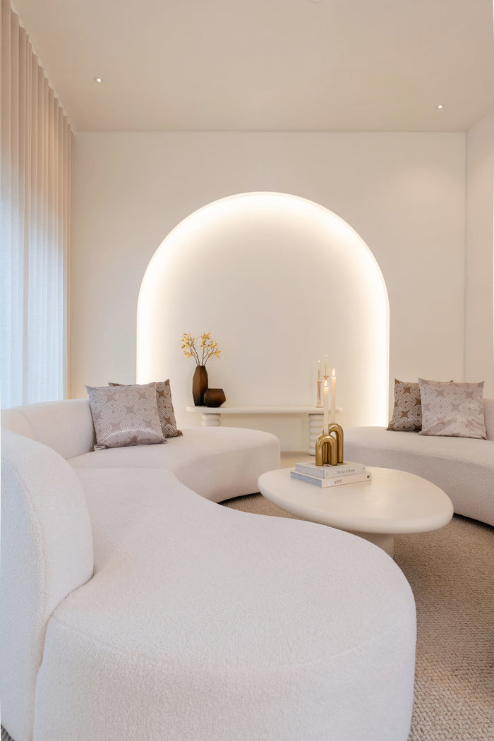 Richmond Interiors Grayson Bank met Ottoman Links Open Wit Furry