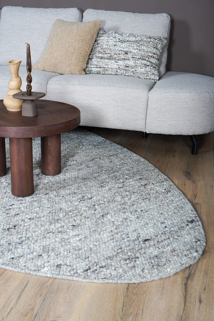 Veer Carpets - Vloerkleed Stone Licht Grijs 421 - Kiezelvormig 160 x