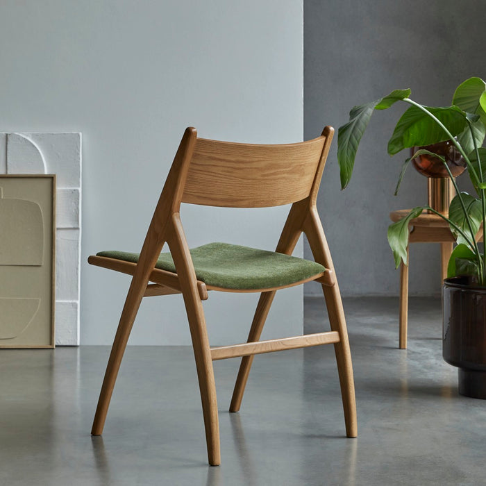 Tikamoon - Stoel in massief eikenhout en groen fluweel