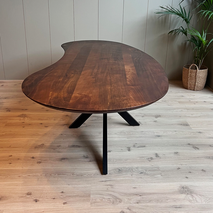 Eetkamertafel mango organisch Kidney walnoot met spinpoot 160 cm