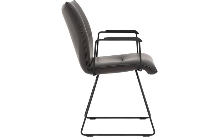 Goossens Eetkamerstoel Nica, Armleuning met zwart houten armlegger -