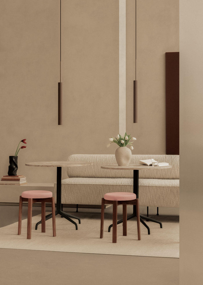 Audo Copenhagen Passage kruk H48 walnoot Bouclé Gold 06