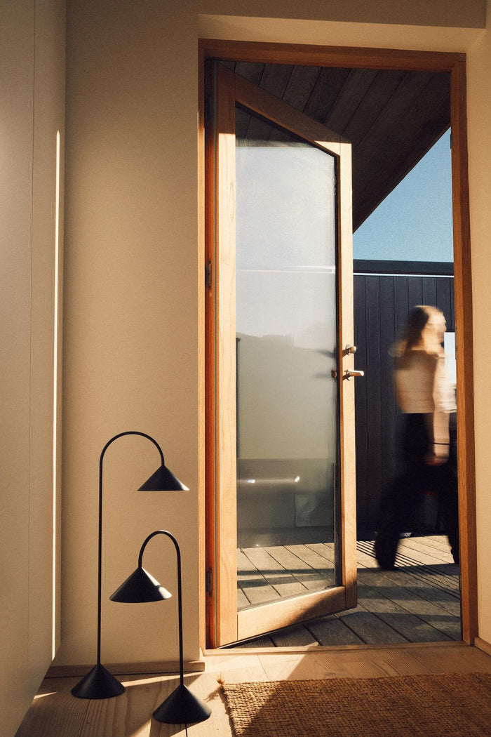 Frandsen Grasp tafellamp H72 LED oplaadbaar matt Beetroot