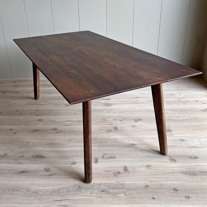 Eetkamertafel Mango walnoot met houten poot 200x100 cm