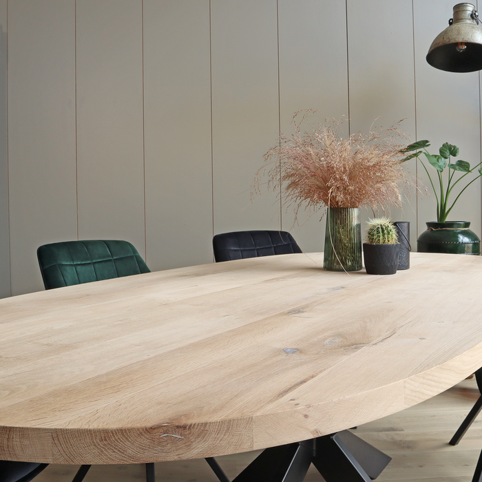 Old Inn Eettafel Eikenhout Ovaal Spinpoot 240x110cm