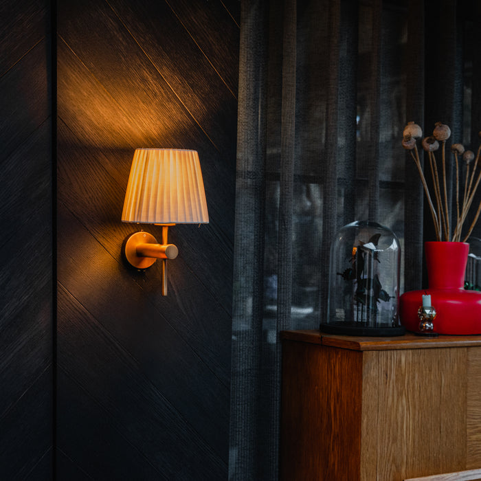 QAZQA Smart wandlamp brons met witte kap incl. Wifi A60 - Pluk