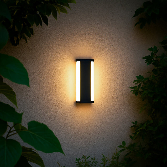 QAZQA Moderne wandlamp zwart 30cm incl. LED CCT IP54 - Vanya