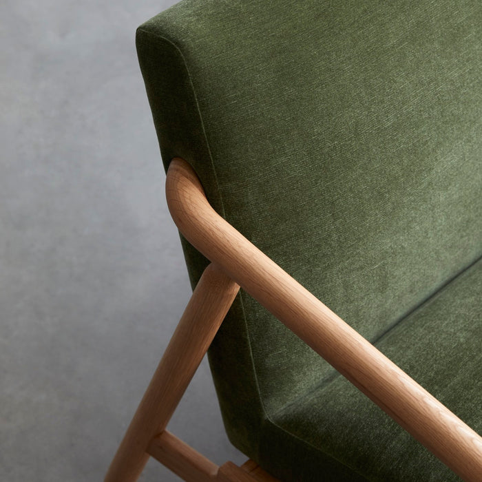 Tikamoon - Fauteuil van massief eikenhout en groen fluweel Axel