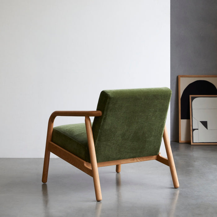 Tikamoon - Fauteuil van massief eikenhout en groen fluweel Axel