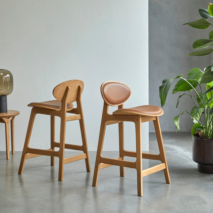 Tikamoon - Counterstoel Maia in massief eikenhout en leer