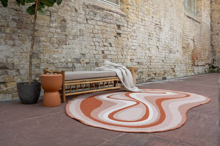 Interieur05 Organisch gevormd buitenkleed Loop Stone Roest