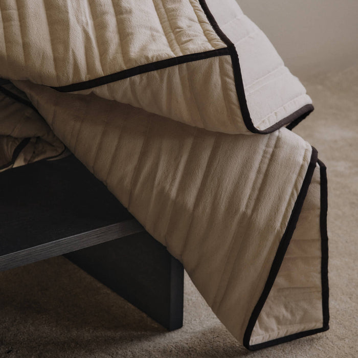 Ferm Living Vari Quilted Sprei B 180 cm - Natural / Dark Chocolate