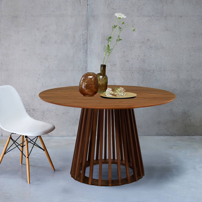 sweeek - Eettafel met houteffect, sparrenhouten poten, 4 zitplaatsen