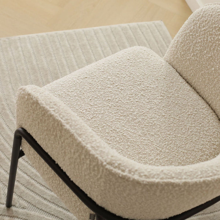 Nolon Josefien Eetkamerstoel Bouclé Beige - Armleuning - Zwarte Poten