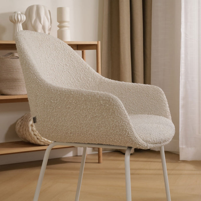 Nolon Nora-Mae Eetkamerstoel Bouclé Beige - Armleuning - Witte Poten