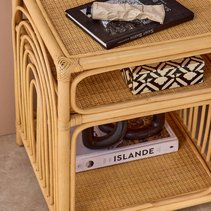 sweeek - Rieten nachtkastje 1 plank 1 nis