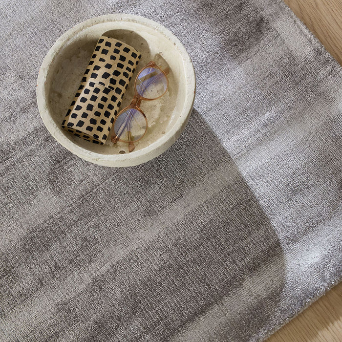 Theko handgeweven viscose tapijt Star 40x60 cm - Grijs