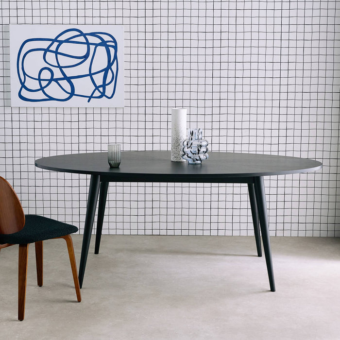 sweeek - Ovale eettafel van rubberhout en eikenfineer, 6 plaatsen