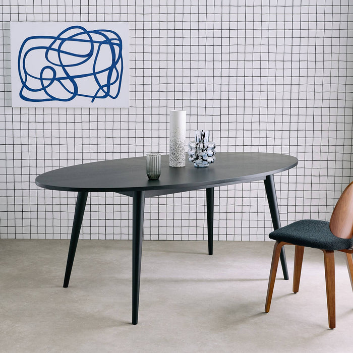 sweeek - Ovale eettafel van rubberhout en eikenfineer, 6 plaatsen