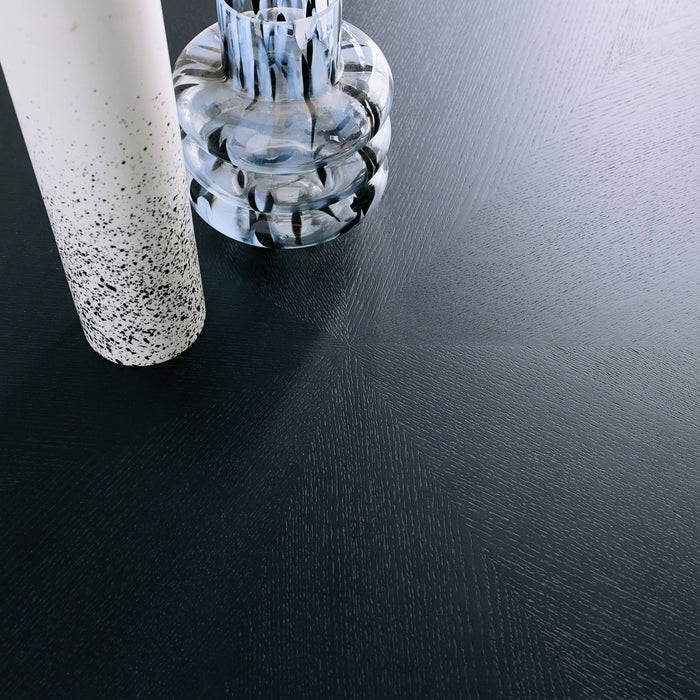 sweeek - Ovale eettafel van rubberhout en eikenfineer, 6 plaatsen