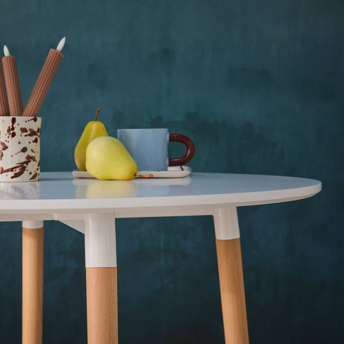 sweeek - Ronde eettafel Scandinavisch hout 2 plaatsen