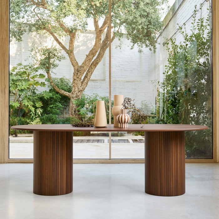 sweeek - Ovale eettafel rubberhout en eikenfineer 8 plaatsen