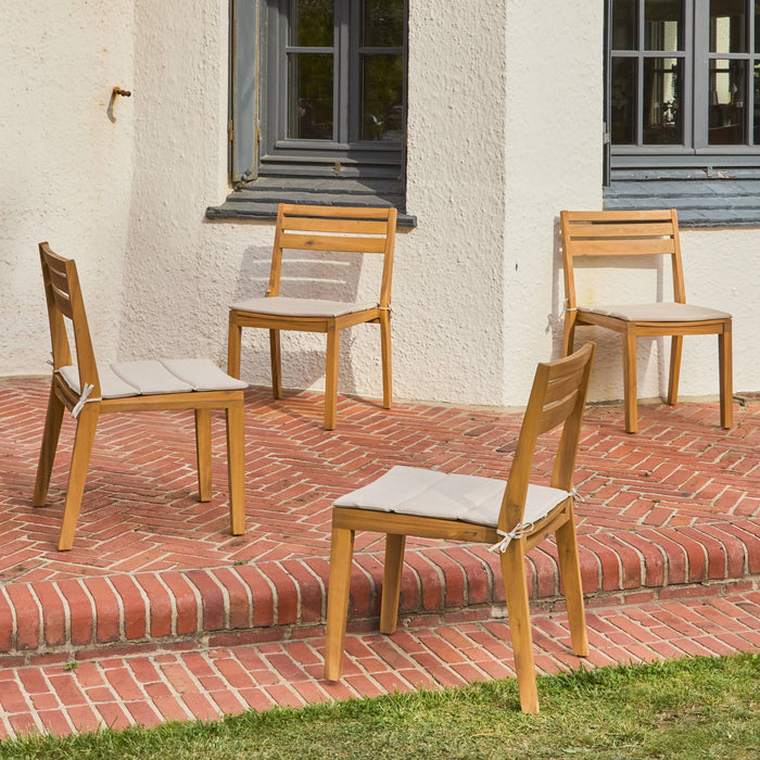 sweeek - Set van 4 acaciahouten tuinstoelen met kussen