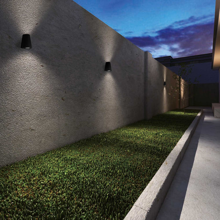 KS Verlichting Cone Up en Down Muurlamp Zwart met Lichtsensor LED