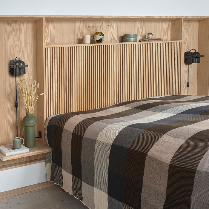 Villa Collection Nesvik Kantelbare Metalen Wandlamp Zwart