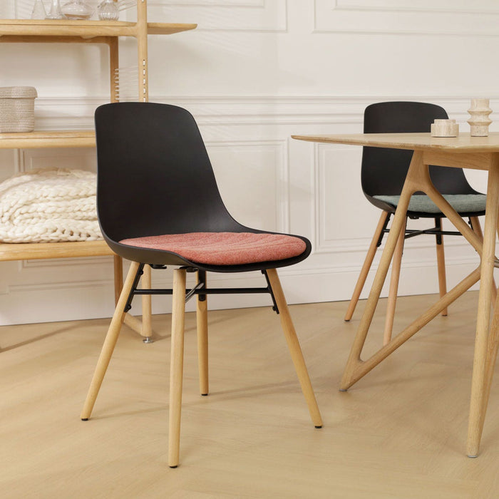 Nolon Nena-Liv Eetkamerstoel Zwart - Terracotta Kussen - Houten Poten