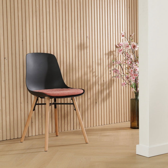 Nolon Nena-Liv Eetkamerstoel Zwart - Terracotta Kussen - Houten Poten