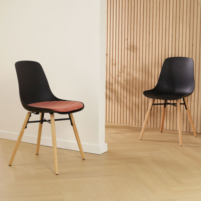 Nolon Nena-Liv Eetkamerstoel Zwart - Terracotta Kussen - Houten Poten