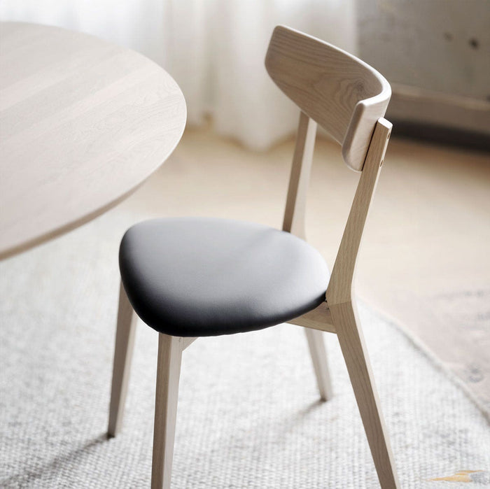 Rowico Home Ami Eikenhouten Eetkamerstoel Whitewash - Zwart Zitkussen
