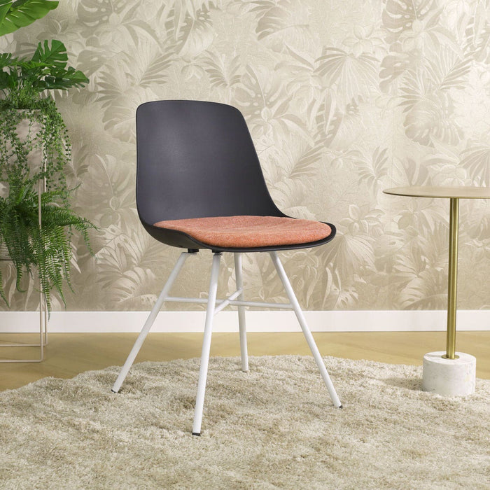 Nolon Noa-Liv Eetkamerstoel Zwart - Terracotta Kussen - Witte Poten