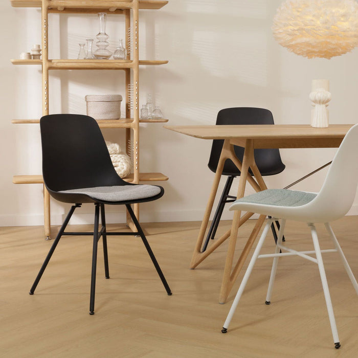 Nolon Noa-Liv Eetkamerstoel Zwart - Terracotta Kussen - Zwarte Poten