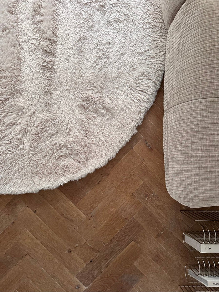 Hoogpolig Organisch vloerkleed Furr Stone beige - Interieur05