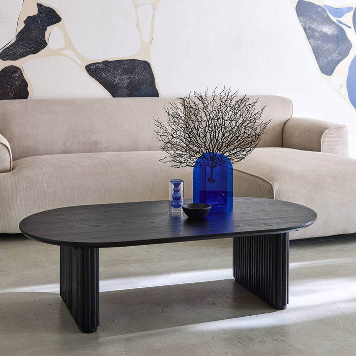 sweeek - Ovale salontafel rubberhout met eikenfineer