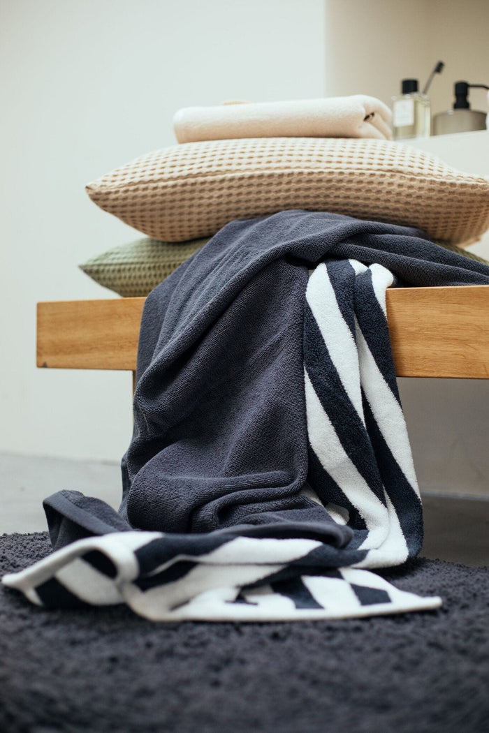 Handdoek Verona Stripes Smoke Green | 70 x 140 cm | Wit | Groen